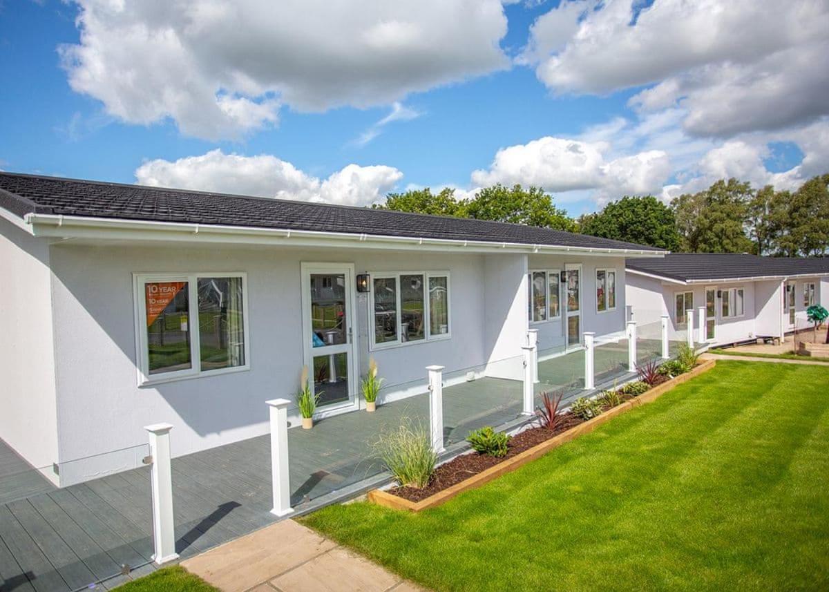 Broadlands Park And Marina Hotel Pakefield Exterior photo