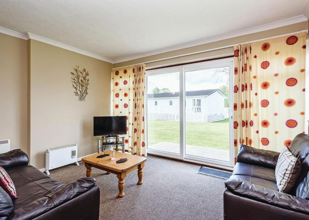 Broadlands Park And Marina Hotel Pakefield Room photo